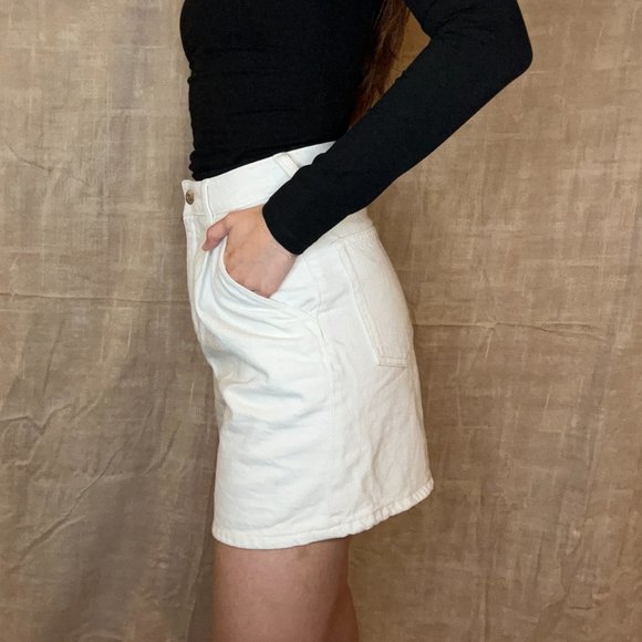 Off-White High Waisted Shorts - Size 0 - Picture 3 of 5